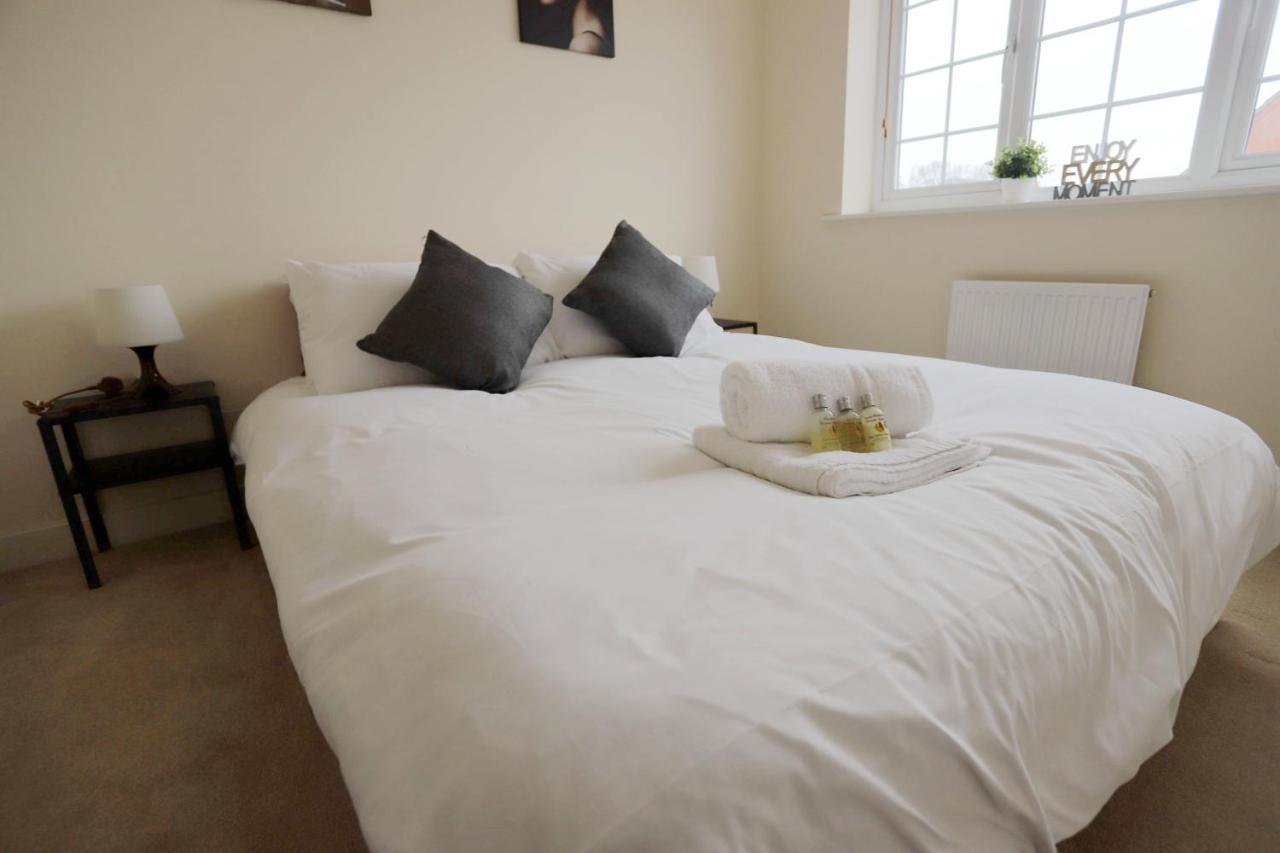 Easytravel Luxury Nec/Airport 3 Beds House Lägenhet Birmingham Exteriör bild